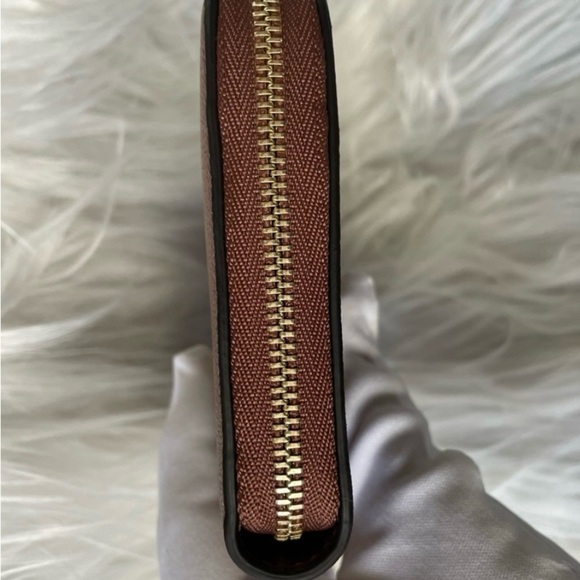 Burberry Elmore Leather Zip Around Wallet - Picture 10 of 11